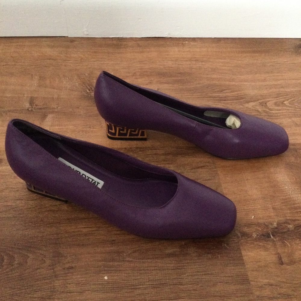 Grecian key heel leather pumps